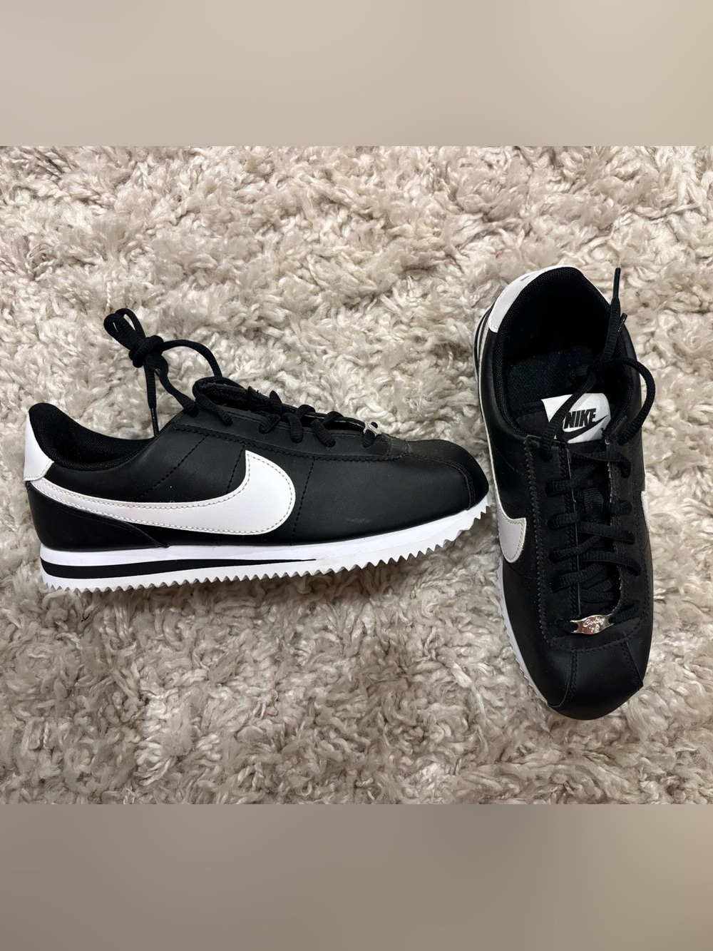 Nike Classic Cortez Sneakers Black and White. 6 youth/7.5 women’s